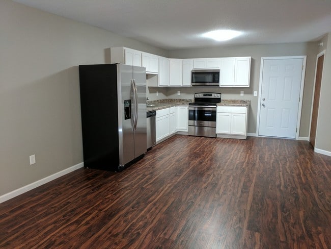301 7th Ave-Unit -205 in Pelican Rapids, MN - Building Photo - Building Photo