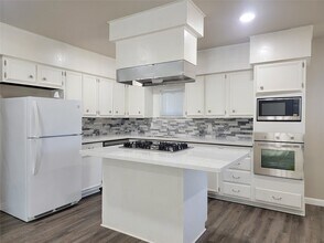 6715 Gwyneth St in Boling, TX - Building Photo - Building Photo