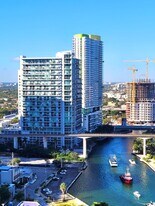 690 SW 1st Ct, Unit 1915 in Miami, FL - Building Photo