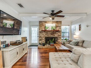 2913 Pearl St, Unit 102 in Austin, TX - Building Photo - Building Photo
