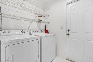 27300 Imperial Oak Cir in Bonita Springs, FL - Building Photo