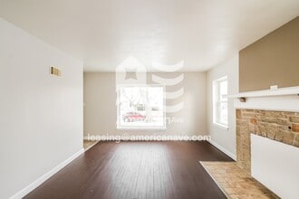 4619 N 69th St in Milwaukee, WI - Foto de edificio - Building Photo