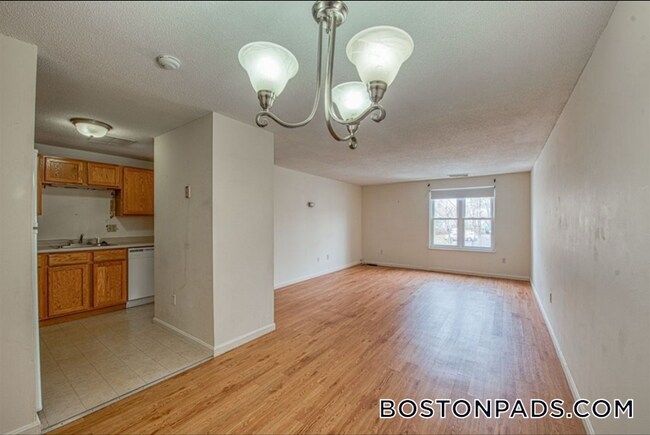 35 Longworth Ave in Brockton, MA - Building Photo - Building Photo