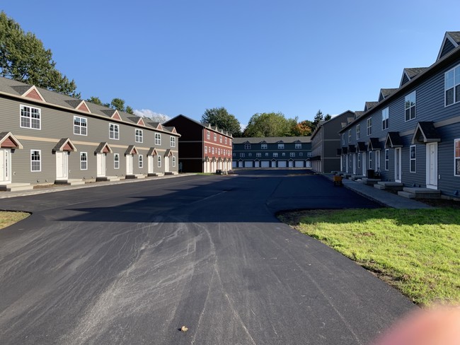 2613 Garvey Lane in Erie, PA - Foto de edificio - Building Photo