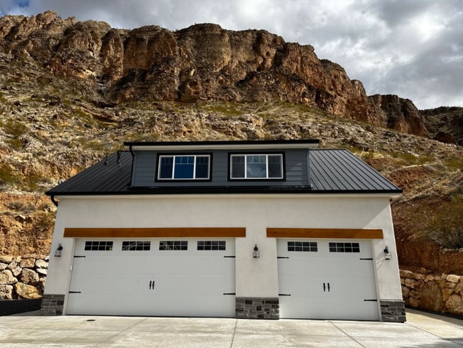 1781 S Angell Hts Dr in Hurricane, UT - Foto de edificio - Building Photo