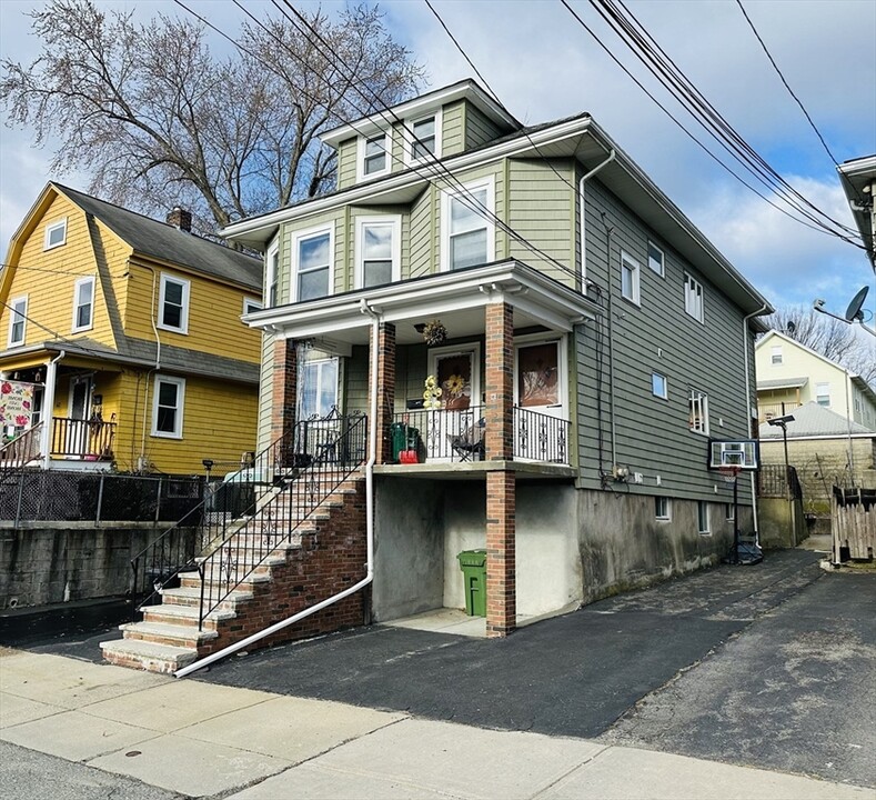 64 Olcott St, Unit 64 in Watertown, MA - Foto de edificio