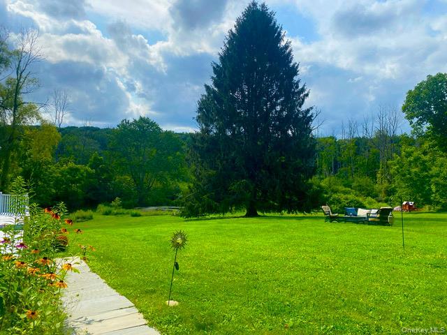 1640-1642-1642 Bulls Head Rd in Clinton Corners, NY - Building Photo - Building Photo