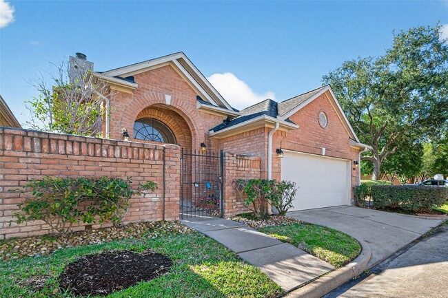 8023 Oakwood Hollow St in Houston, TX - Building Photo - Building Photo