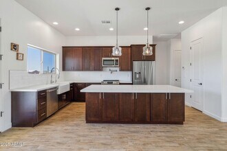 48126 N Coyote Pass Rd in New River, AZ - Building Photo - Building Photo