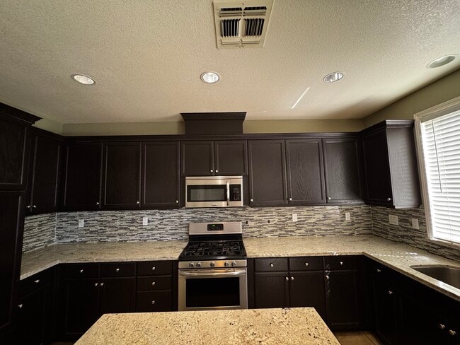 5566 Frenchpark Ct in Antioch, CA - Building Photo - Building Photo