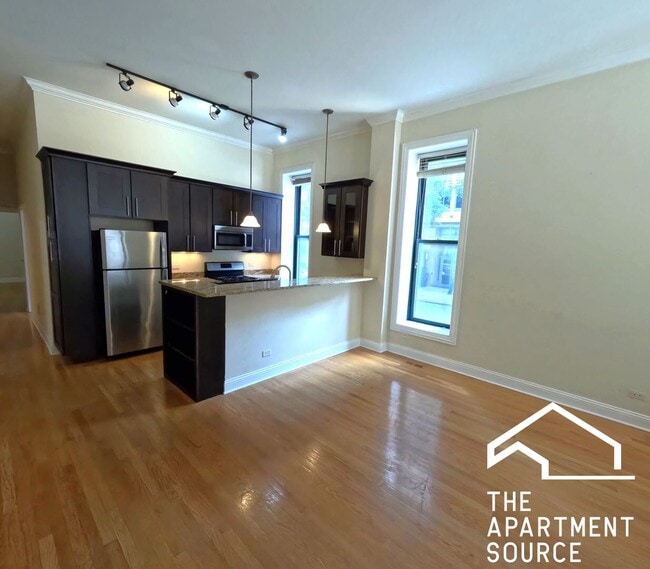 property at 851 N La Salle Dr