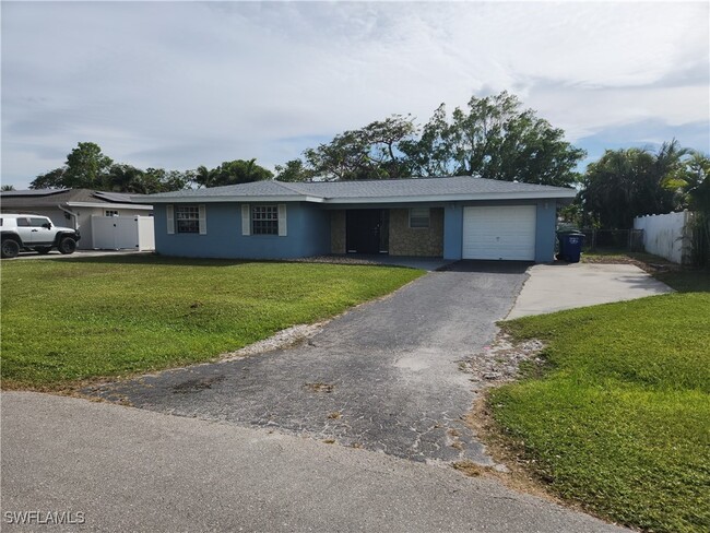 1666 S Hermitage Rd in Ft. Myers, FL - Building Photo - Building Photo