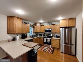 9445 Park Hunt Ct in Springfield, VA - Building Photo - Building Photo