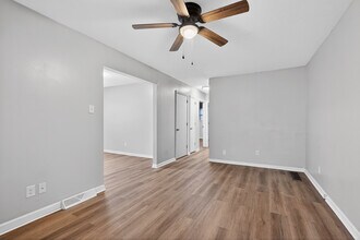 1350 Dix Dr in Lexington, KY - Building Photo - Building Photo