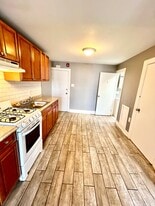904 E Tioga St, Unit Apt 2 in Philadelphia, PA - Building Photo