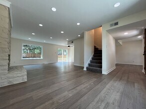 2105 Emerald Isle Dr in Leander, TX - Foto de edificio - Building Photo