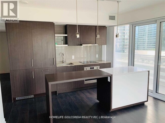 88 Harbour St in Toronto, ON - Building Photo - Building Photo