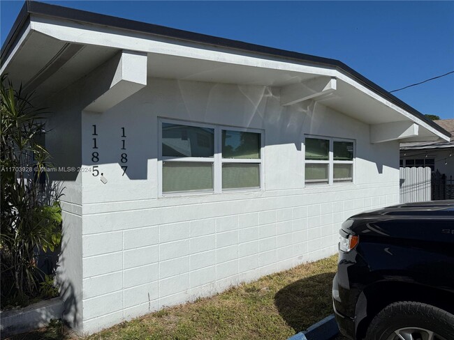 1185 NW 63rd St in Miami, FL - Building Photo - Building Photo