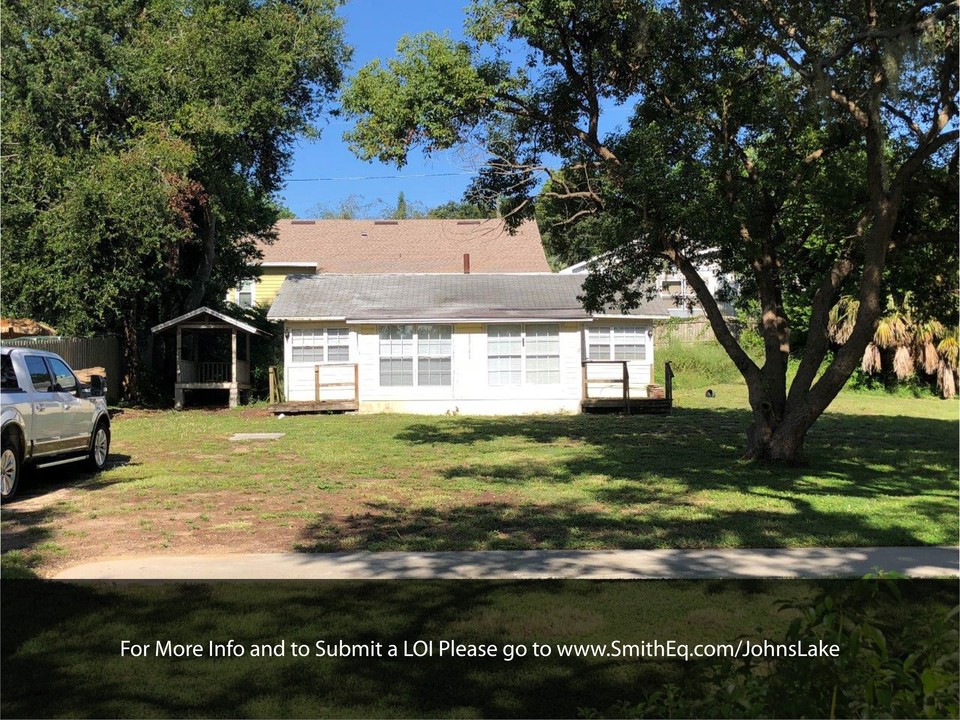 Johns Lake Duplex - Lakefront Estate Sale in Winter Garden, FL - Building Photo