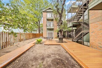 2706 Salado St in Austin, TX - Building Photo - Building Photo