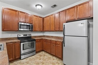 5212 Nuthall Dr, Unit 303 in Virginia Beach, VA - Building Photo - Building Photo