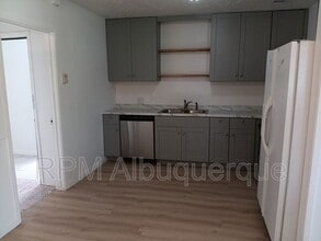 8815 Menaul Blvd NE in Albuquerque, NM - Building Photo - Building Photo