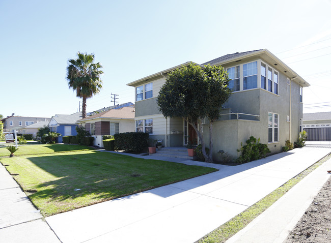 820 W Glenoaks Blvd in Glendale, CA - Foto de edificio - Building Photo