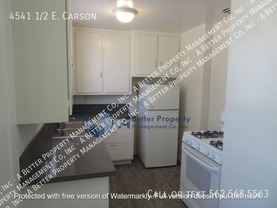 4541 1/2 E Carson St in Long Beach, CA - Building Photo