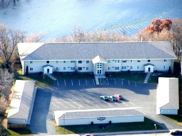 Water's Edge Apartments in Wausau, WI - Building Photo