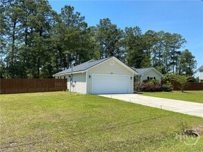 253 Hendrix St in Ludowici, GA - Building Photo - Building Photo