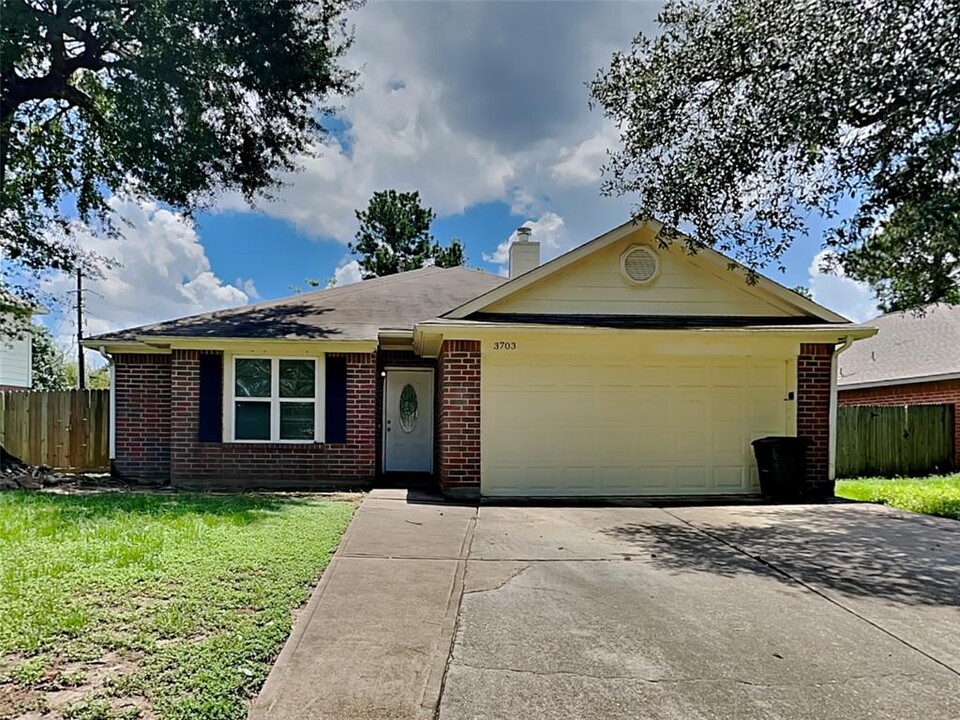 3703 Nutwood Ln in Spring, TX - Building Photo