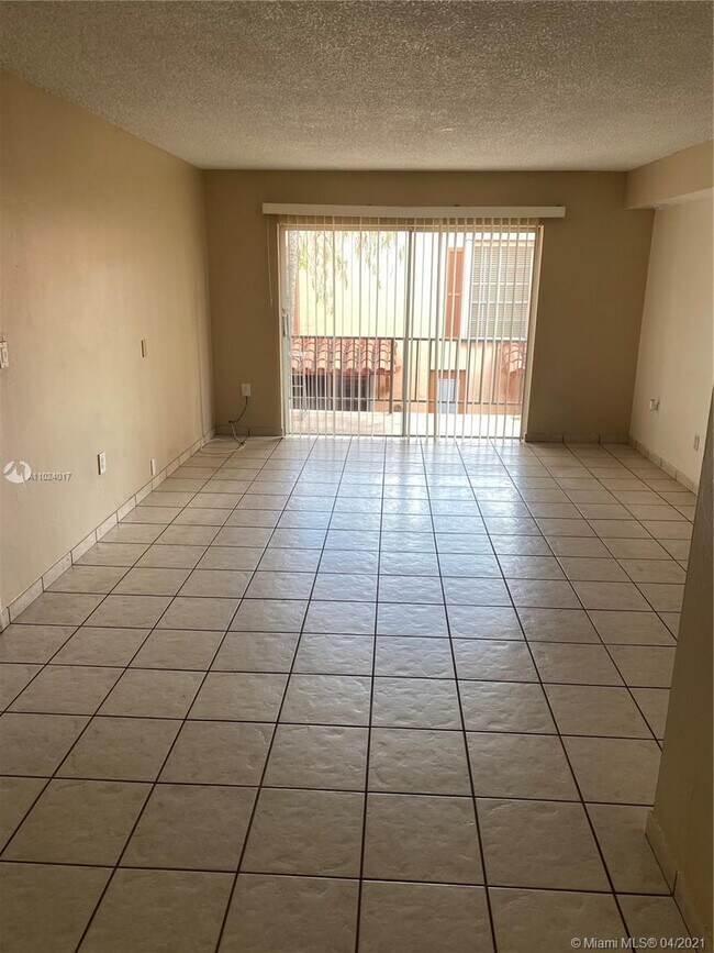 7221 Miami Lakes Dr-Unit -A22 in Miami Lakes, FL - Foto de edificio - Building Photo