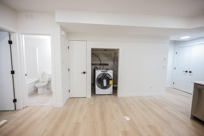 412 Ferry Rd in Winnipeg, MB - Building Photo - Building Photo