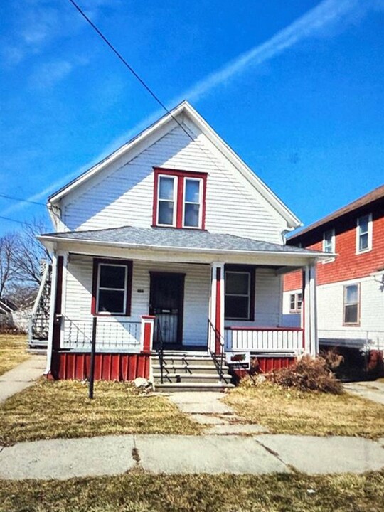 441 S 11th St in Saginaw, MI - Building Photo