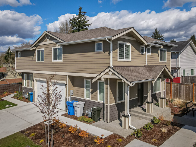 Puget Drive Townhomes in Renton, WA - Building Photo - Building Photo