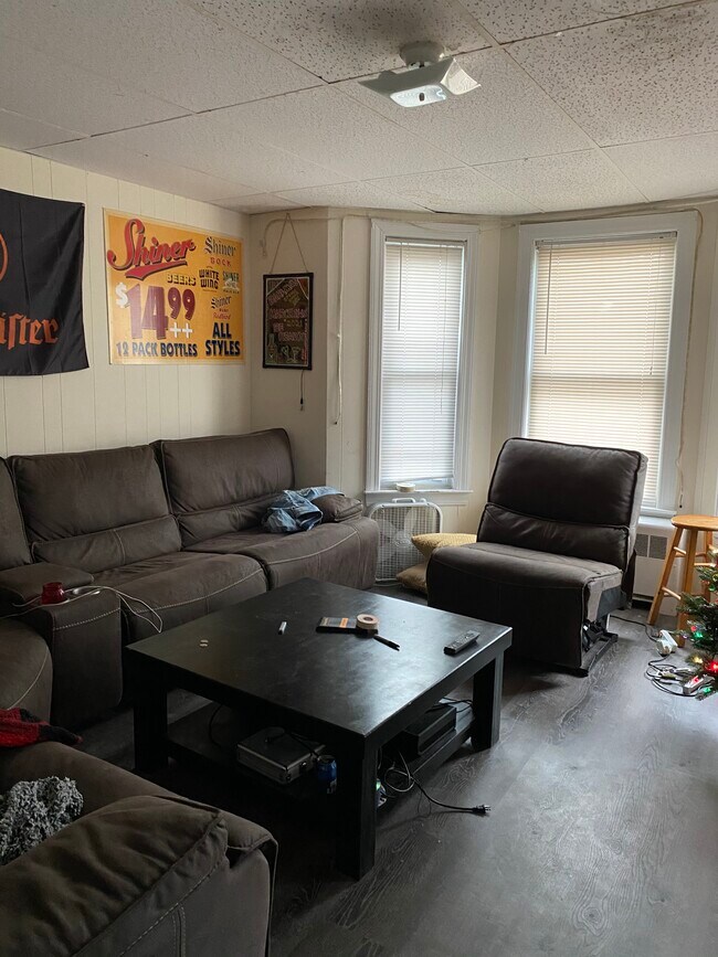 93 Calumet St, Unit 3 in Boston, MA - Foto de edificio - Building Photo