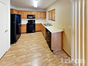 15030 W Eureka Trail in Surprise, AZ - Foto de edificio - Building Photo