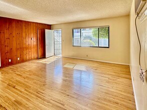 1338 N Columbus Ave in Glendale, CA - Building Photo - Building Photo