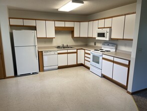 129 Hialeah St, Unit #3 in Osceola, WI - Foto de edificio - Building Photo