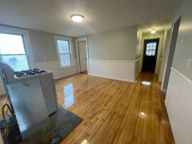 83 Coombs St in Southbridge, MA - Building Photo - Building Photo