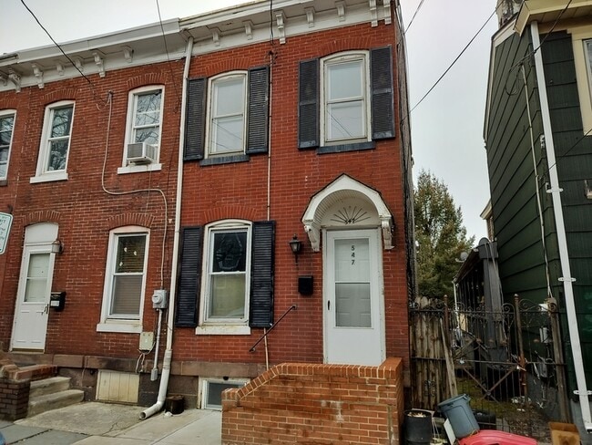 547 Centre St in Trenton, NJ - Building Photo - Building Photo