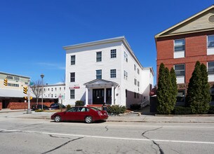 251 Pine St in Manchester, NH - Foto de edificio - Building Photo