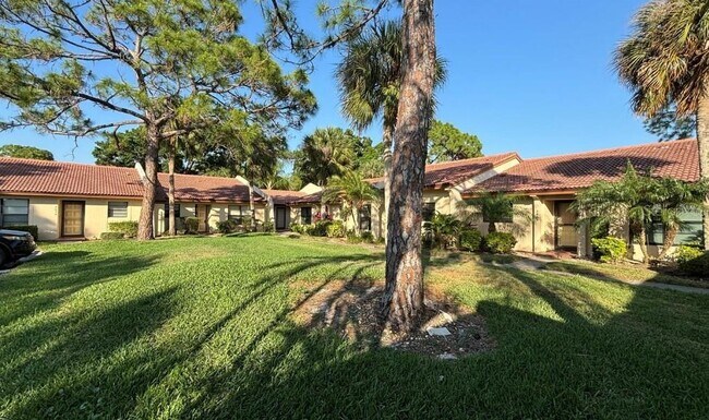 3677 Longmeadow in Sarasota, FL - Building Photo - Building Photo