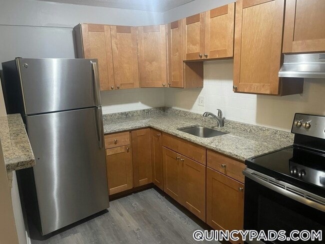 55 Elmwood Ave, Unit 4