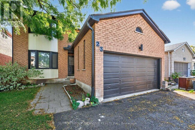 23 Blair Crescent in Barrie, ON - Building Photo - Building Photo