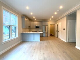 32 Cummins Hwy, Unit 1 in Boston, MA - Building Photo