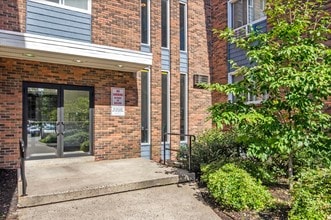 Crestview Apartments in West Haven, CT - Building Photo - Building Photo