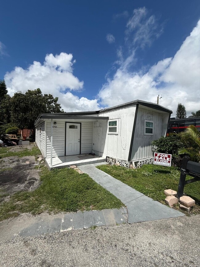property at 4732 SW 46th Ln