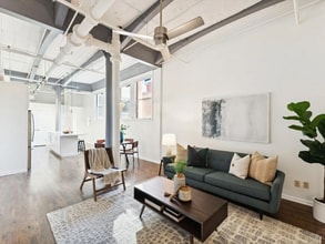 335 W 5th St, Unit 204 in Cincinnati, OH - Building Photo - Building Photo
