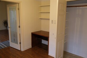 2001 Bering Dr in Houston, TX - Building Photo - Building Photo